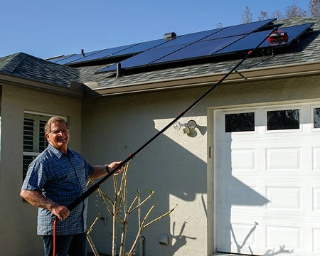 Le nettoyage des fenêtres et panneaux solaires